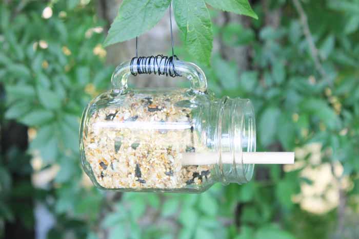 You can make this easy mason jar bird feeder in just minutes! It's a simple and fun DIY project for your yard.