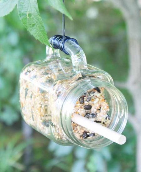 Make a mason jar bird feeder in minutes! The perfect addition to your summer outdoor decor!