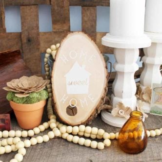 Make this rustic wall art for your home! An easy way to add farmhouse style to any room with a wood slice and some vinyl! Home sweet home never looked so good!