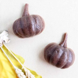 Make your own handmade soap in a pumpkin shape! Perfect for fall weather and a great pumpkin spice scent! #pumpkinspice #soap