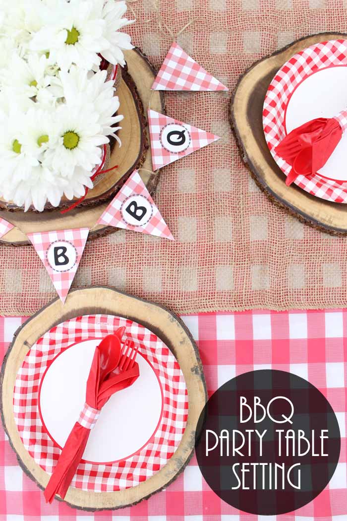 Add the finishing touches to your hot dog bar with this free printable BBQ banner!