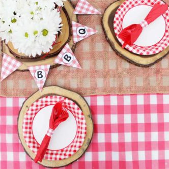 Need some party food ideas on a budget? How about hosting a party with a hot dog bar? We have free BBQ party printables as well and advice on getting cash back for your party needs!