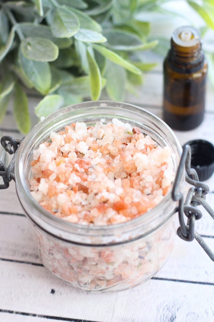 mason jar with himalayan salt scrub