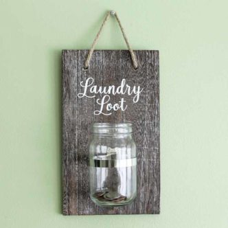 Make a change jar for the laundry room with this super simple DIY tutorial! A quick and easy way to make laundry room art for your farmhouse style home! #laundryroom #farmhousestyle #farmhouse #rustic