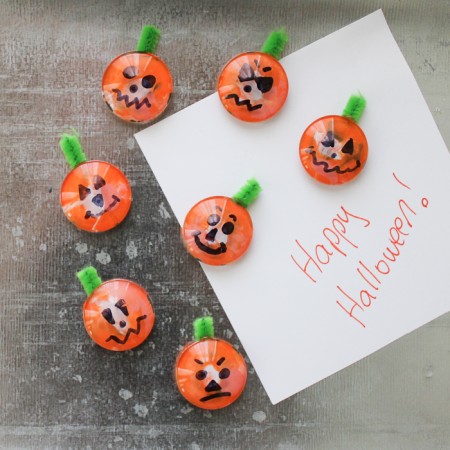 Want to make some easy Halloween crafts for kids? Try these pumpkin magnets and have a fun Testors Crafternoons in your own home! #testorscrafternoons #testors #kidscraft #pumpkins #halloween