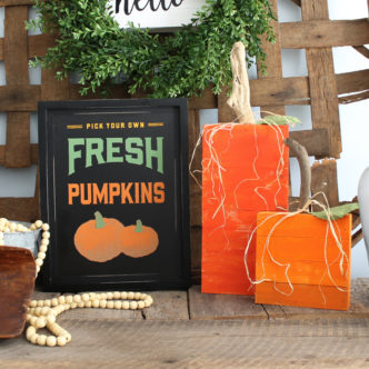 Learn how to make fall signs with Chalk Couture in minutes! This product makes crafting so easy! #chalkcouture #fall #pumpkin