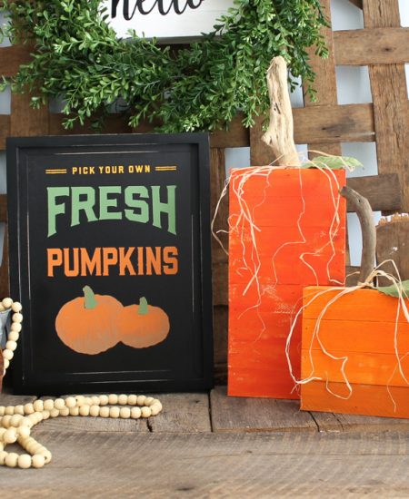 using chalk couture to make a fall sign