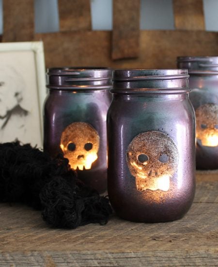 Make these great Halloween lanterns from mason jars and use them to decorate your home for the big night! This is the perfect way to craft with friends and host a Testors Crafternoons! #halloween #masonjar #skull