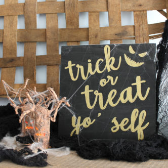 You can make Halloween signs easily with these DIY instructions! Make this fun trick or treat yo'self sign or use the same technique to create a sign for fall you love! Perfect for a Testors Crafternoons! #halloween #trickortreat #glitter