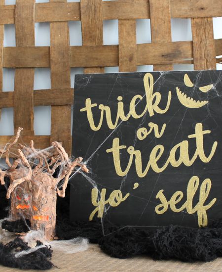 halloween mantel with sign