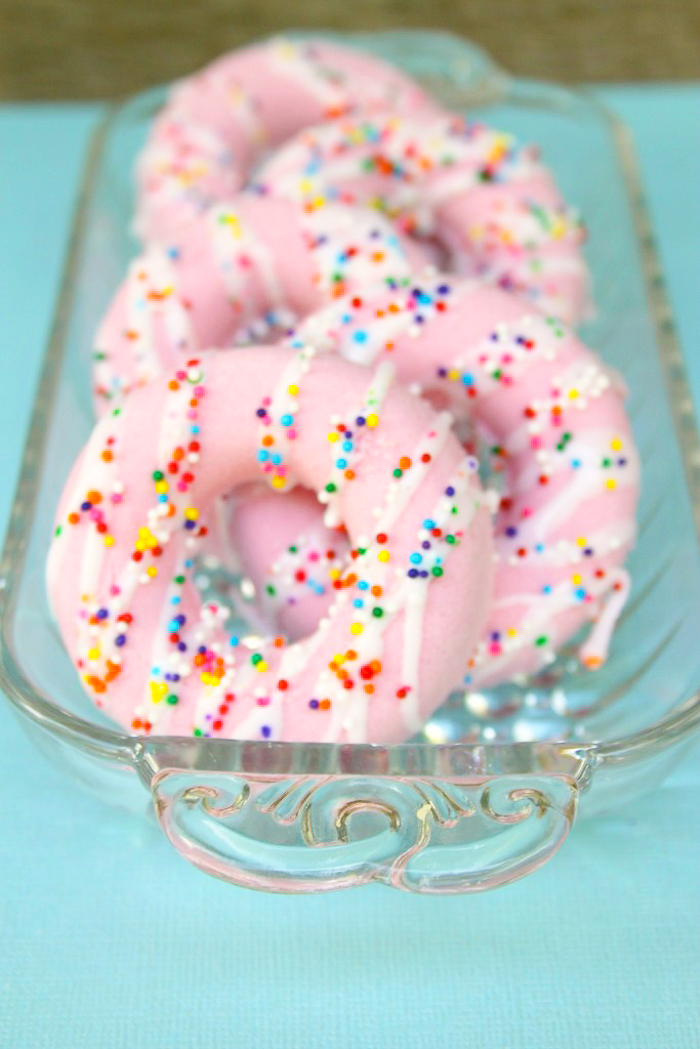 donut shaped bath bomb in a dish