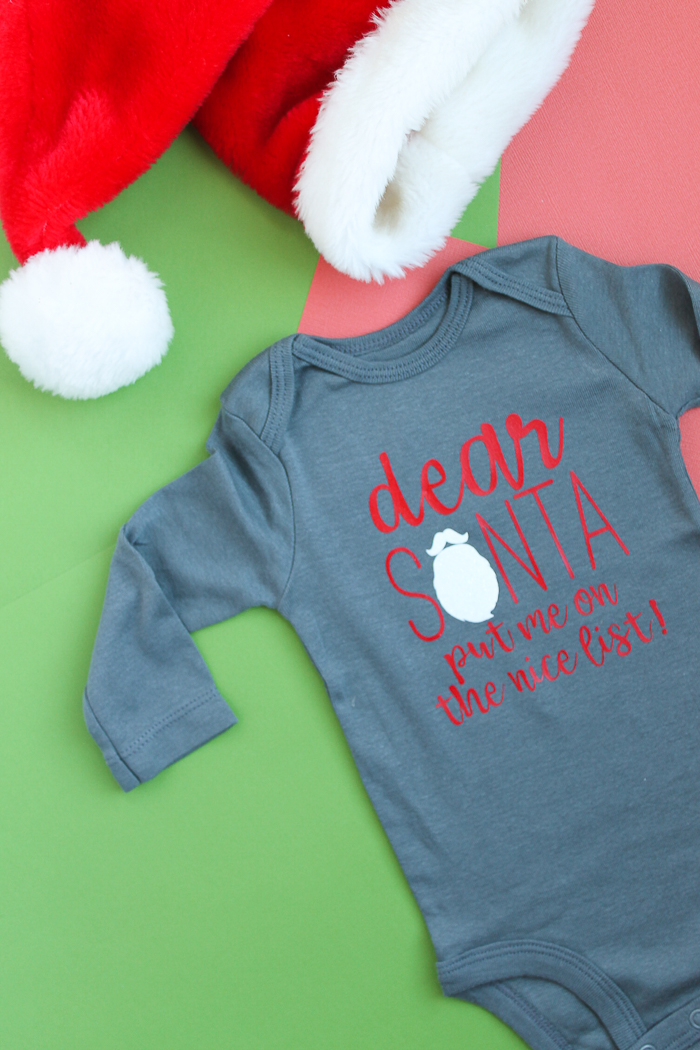 Making a baby Christmas onesie for your little one with the Cricut! A quick and easy Santa onesie with the cut file for you to make at home! #cricut #cricutmade 