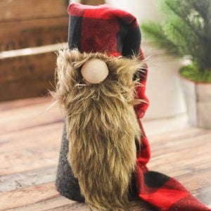 Fabriquez un gnome de Noël pour votre décoration de vacances cette année! Ce gnome scandinave est parfait pour votre Noël à la ferme! #gnome #scandinave # noël