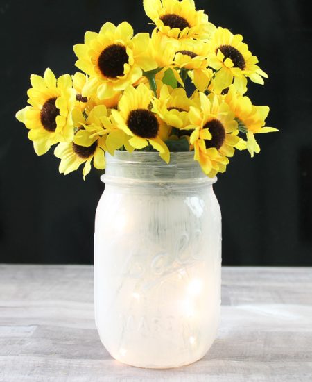 Make a fairy lantern with this quick and easy DIY project! #fairy #lantern #masonjar #sunflower