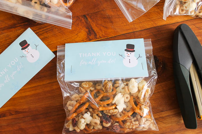 easy snack mix gift idea for the holidays