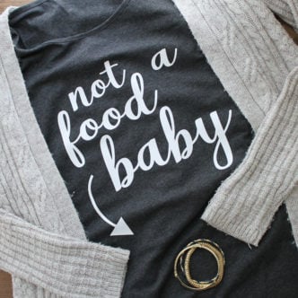 Make this Thanksgiving maternity shirt for someone you love! Includes the free cut file for your Cricut or Silhouette! #cricut #cricutmade #maternity #thanksgiving #heattreatvinyl