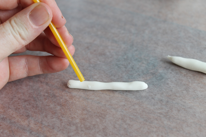 making a fondant flute