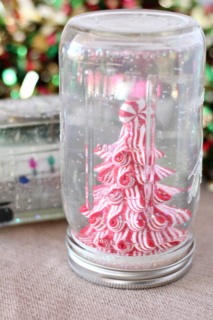 Easy Snow Globe Kids' Craft snow globe with Christmas tree