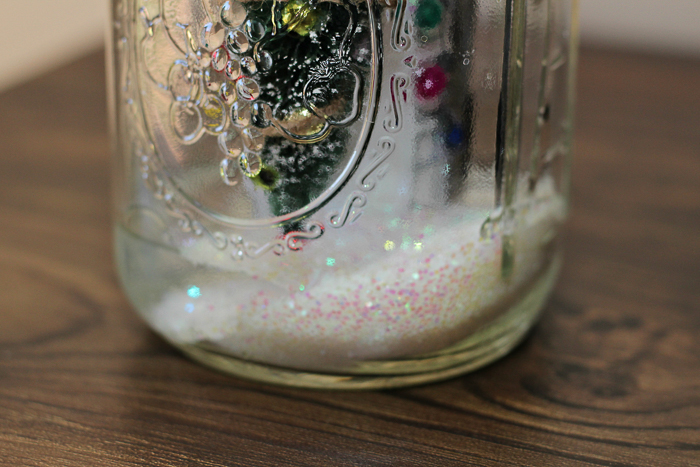 Learn how to make a snow globe from a mason jar! #masonjar #christmas
