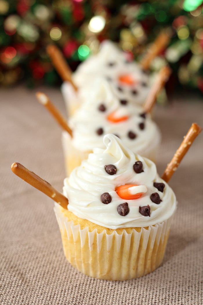 cupcakes that look like a snowman