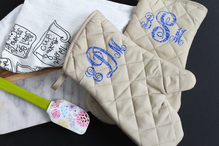 monogram design on an oven mitt