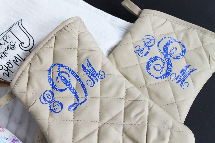 decoration on an oven mitt