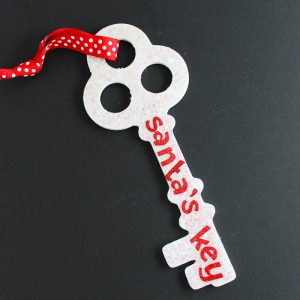 Make Santa's Key for your little one! Perfect for those that do not have a chimney! Santa's magic key can be used to open the door on Christmas Eve and leave all of those presents! #christmas #santa
