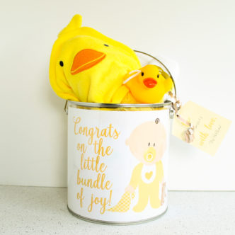 Make these unisex baby gifts for any gender neutral baby shower! #babyshower #genderneutral #gift idea