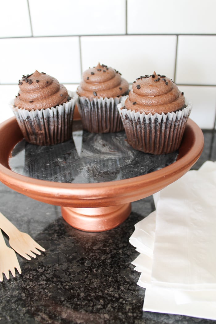 easy DIY stand for cupcakes