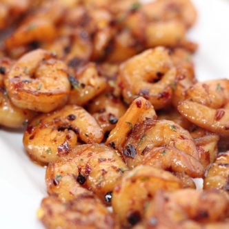 Make this spicy shrimp recipe in minutes for your family! #recipe #shrimp