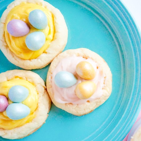 This is the easiest birds nest cookies recipe that you will ever find! Such a great dessert idea for Easter!