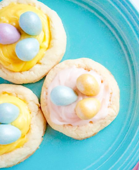 This is the easiest birds nest cookies recipe that you will ever find! Such a great dessert idea for Easter!