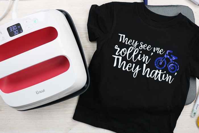 Here's how to use cricut iron on vinyl and the Cricut Easy Press to make cute toddlers t-shirts with fun graphics