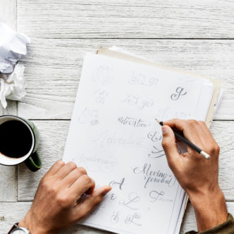 Learn all about handlettering in this guide for beginners! #handlettering #beginner #brushlettering