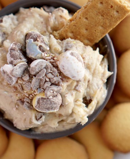 cream cheese dessert dip with graham crackers