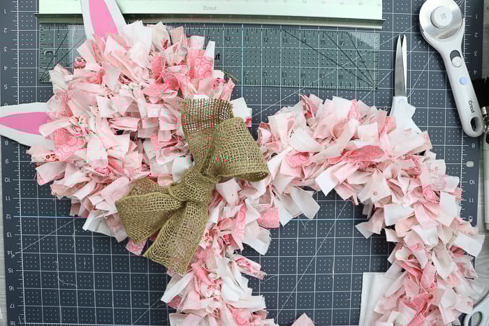 Burlap bow on a wreath.