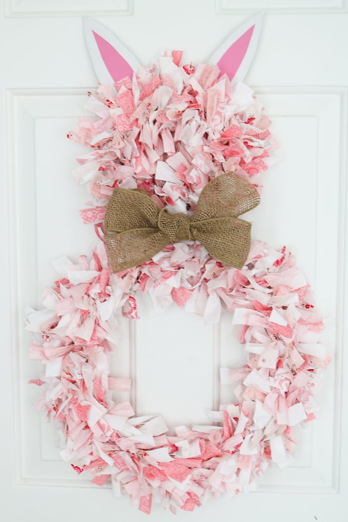 How to make a rag wreath in a bunny shape for Easter.
