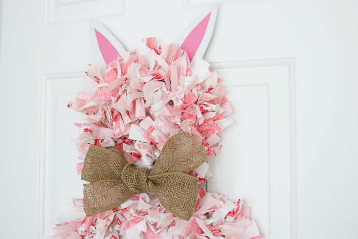 how to make a fabric rag wreath that looks like an Easter bunny