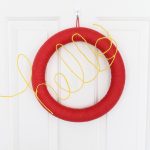 learn how to make a wreath with yarn