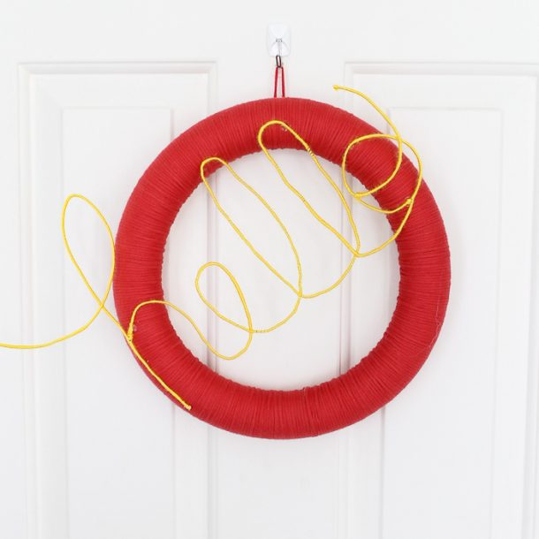 How To Make A Door Wreath With Yarn Angie Holden The Country Chic Cottage