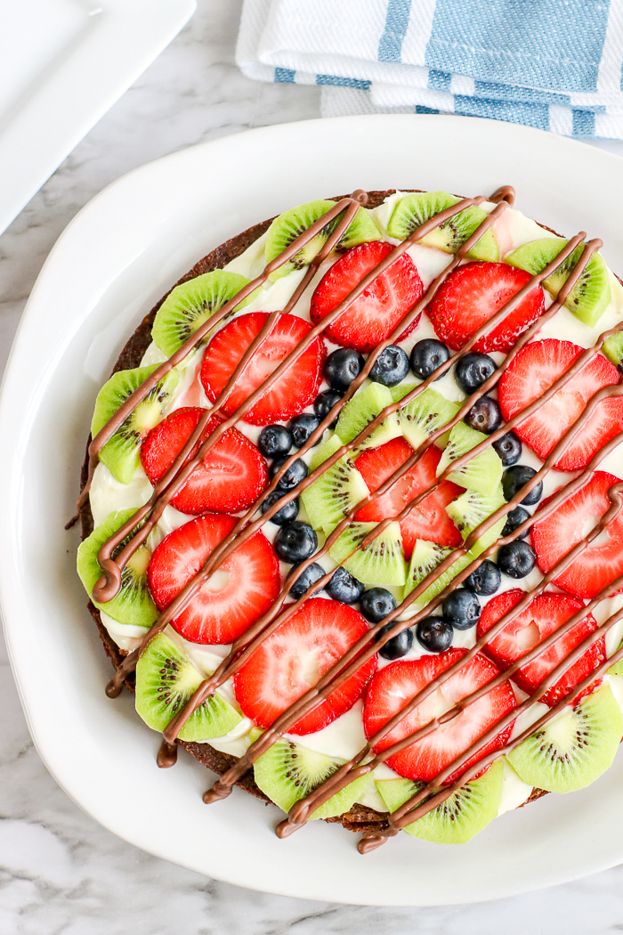 dessert pizza with fruit