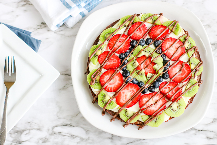 dessert pizza with brownie crust