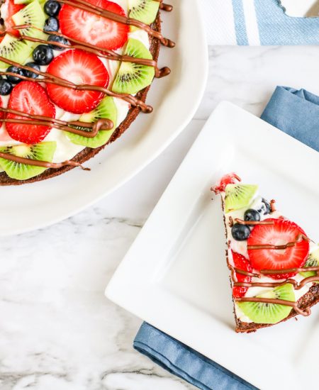 easy fruit pizza with brown crust