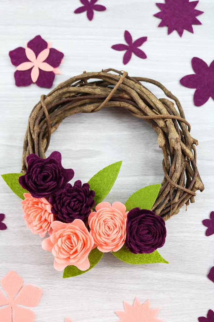 DIY felt flowers wreath