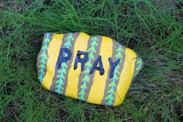 painted rocks pray