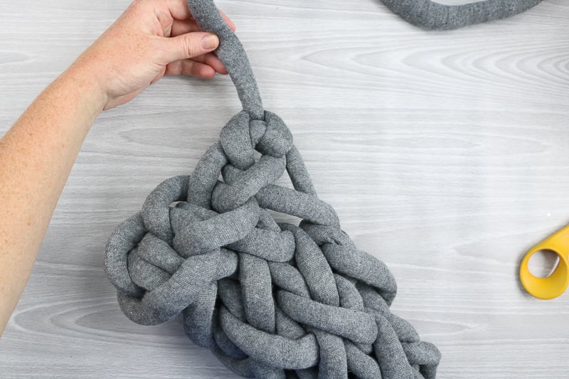 pulling the yarn through the knots