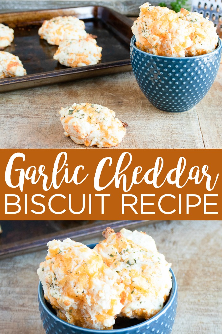 Make these garlic cheddar biscuits for supper any night of the week! Red Lobster copy cat biscuits are easy to make and oh so good! #recipe #garliccheddar #redlobster #biscuits