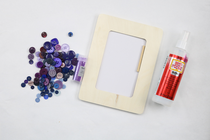 button glitter frame supplies