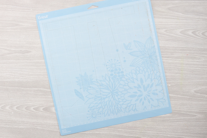 blue light grip cricut mat