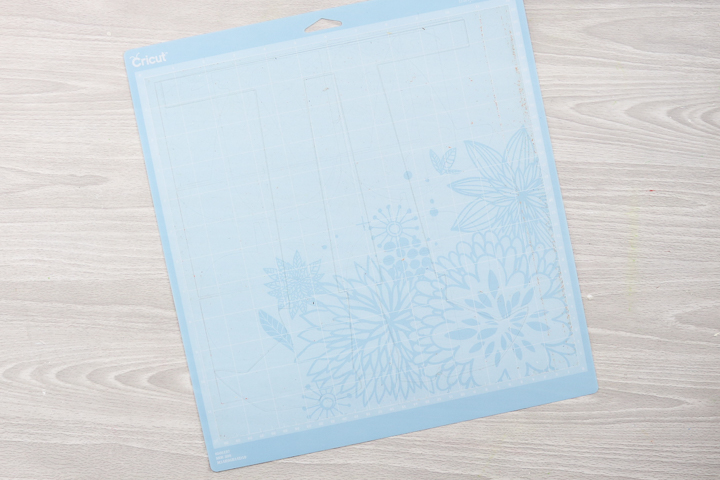 How to Add Cricut Vinyl on Canvas - Angie Holden The Country Chic Cottage